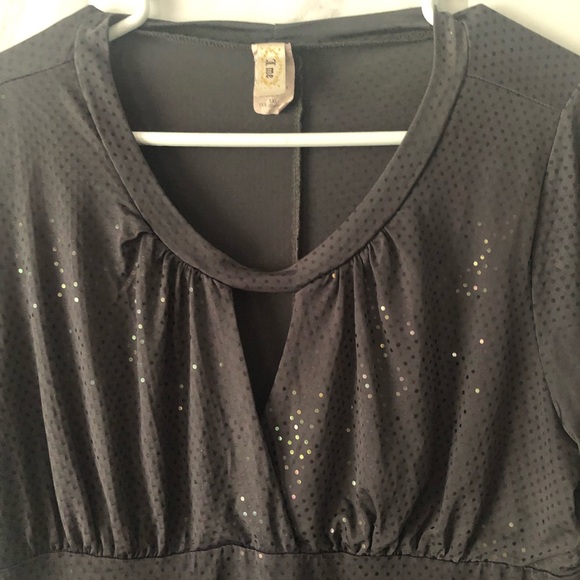 DARK GREY SEQUIN GLITTER FLUTTER SHORT SLEEVE BLOUSE TOP WOMENS 1X - Picture 6 of 7